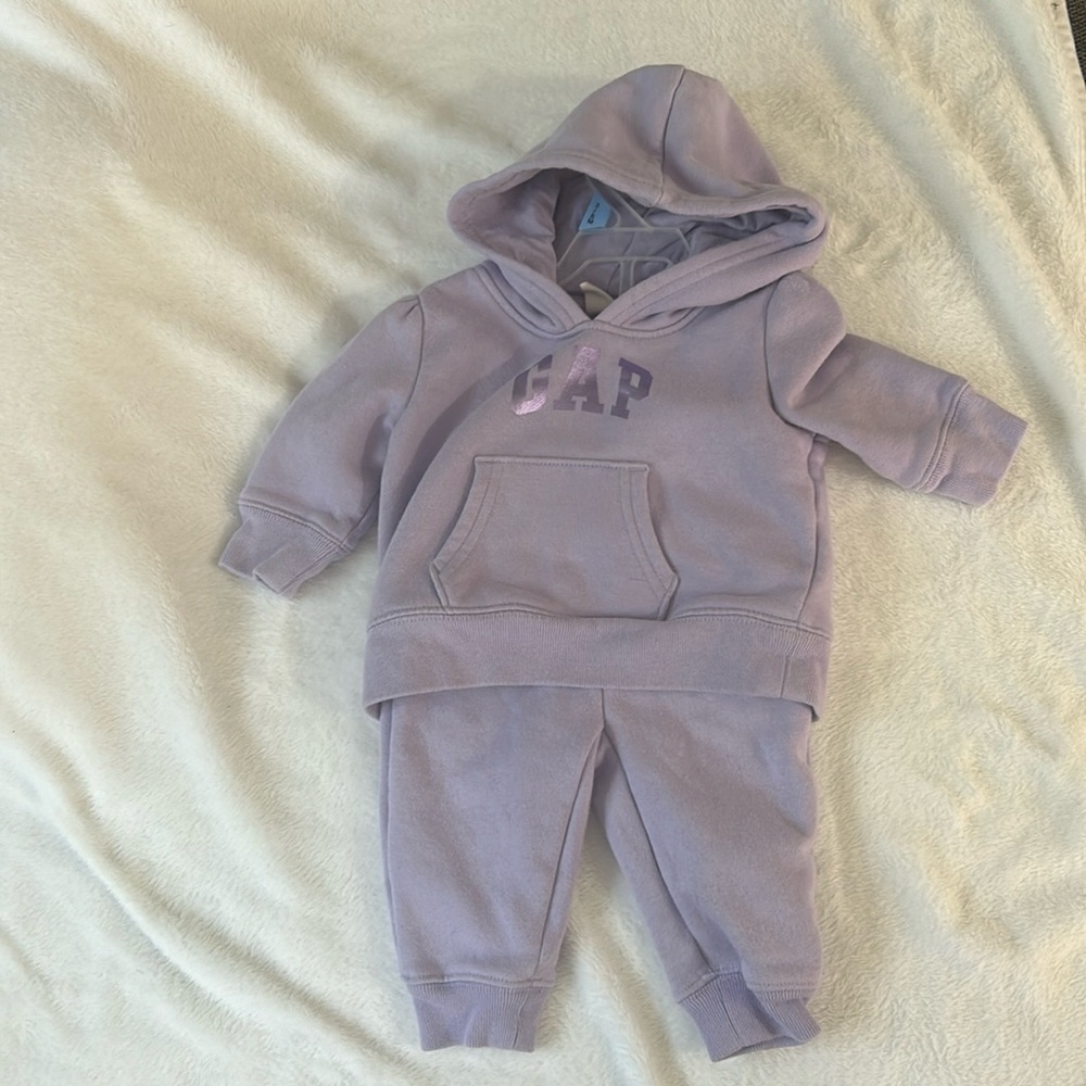 Gap sweatsuit